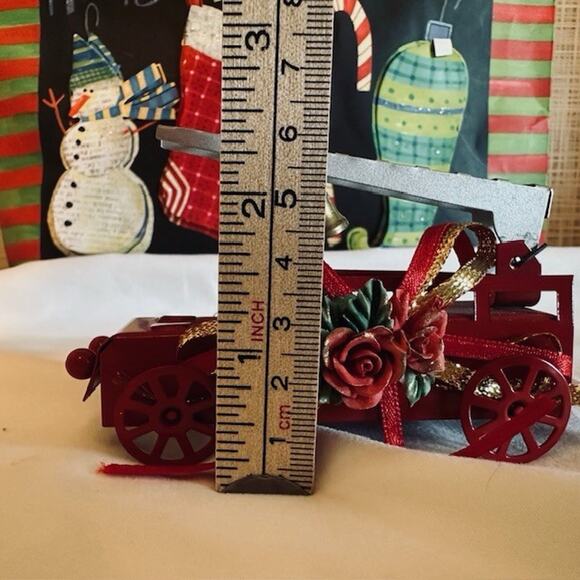 VTG Metal Red Fire Truck w/Ladder Flower Bow Ornament Christmas Holiday - Picture 10 of 14